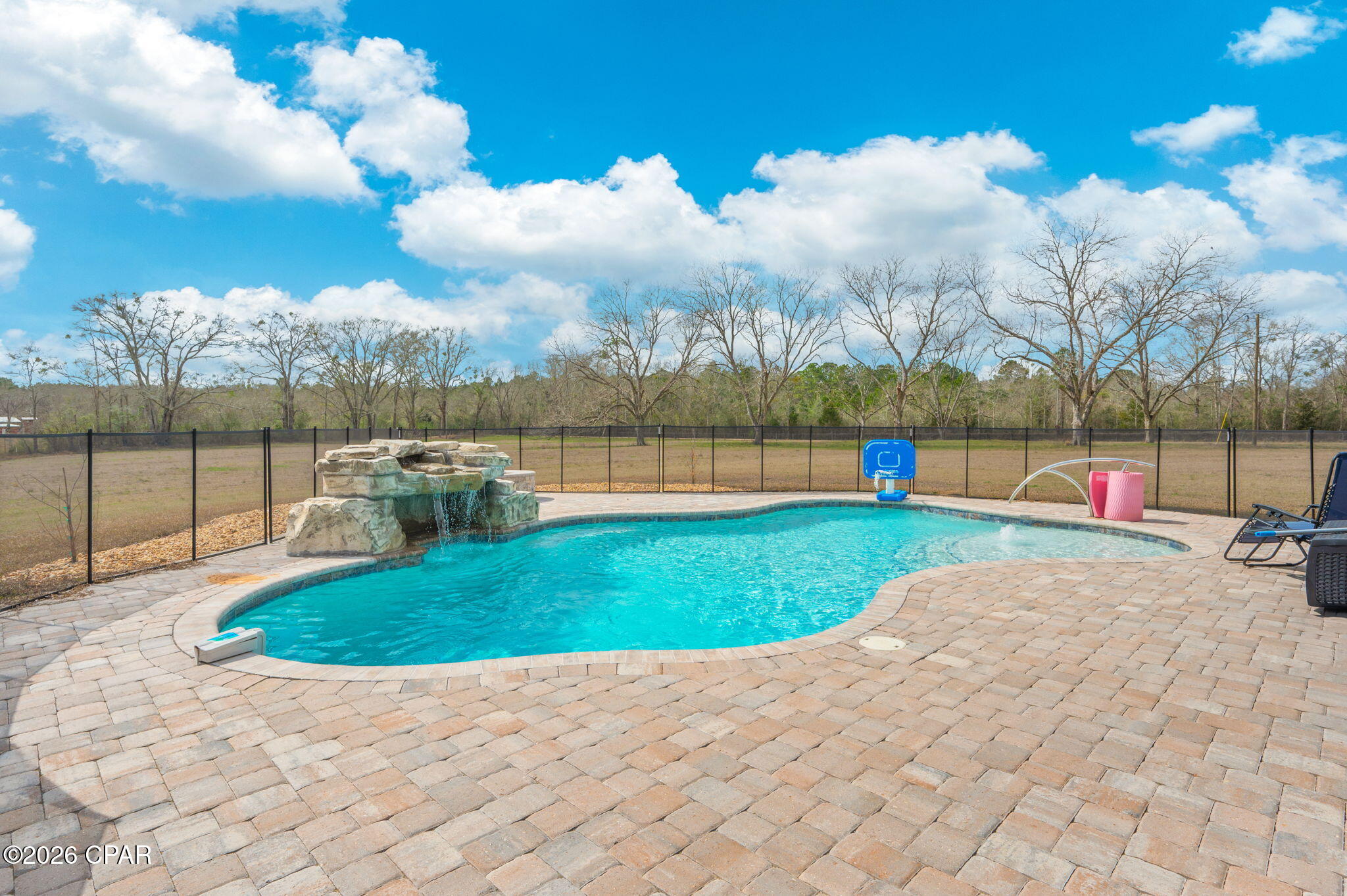Listing photo id 31 for 686 Alford Road