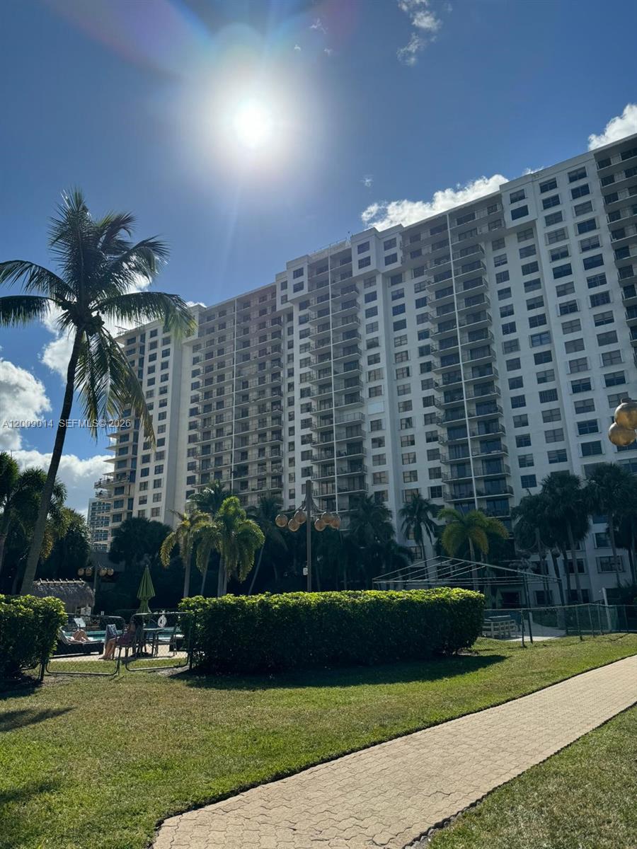 The Clipper At Bisc Cove