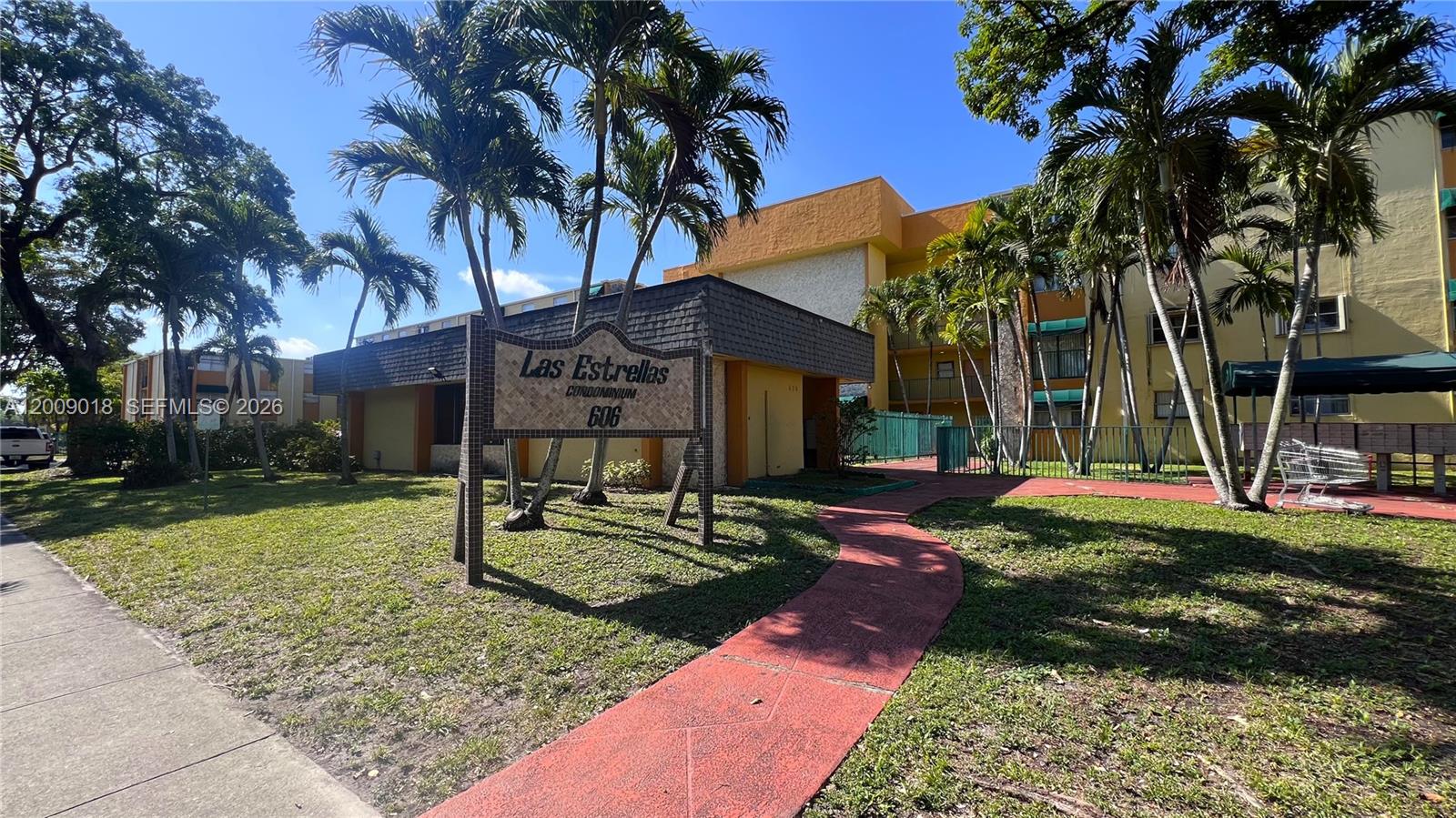 Las Estrellas Condo