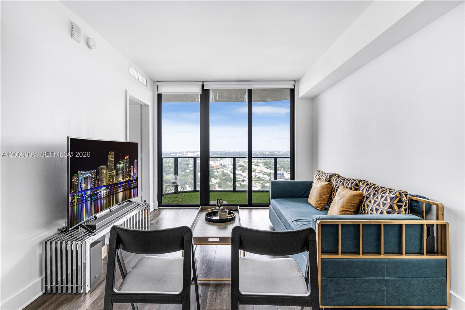 121 NE 34th St #2810, Miami FL 33137