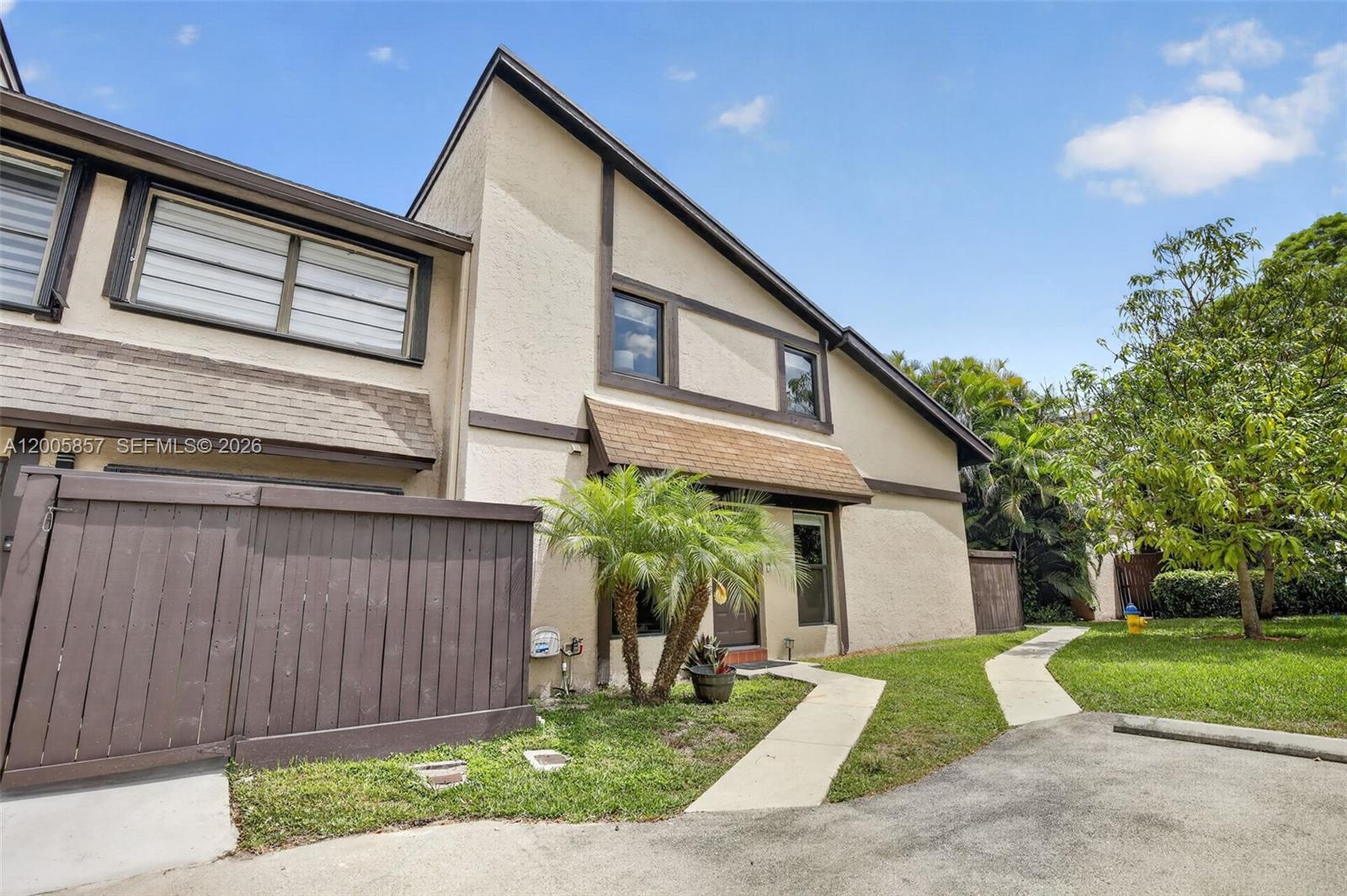 Homes for sale in Pembroke Pines, FL | 2360 Bayberry Dr #2360, Pembroke Pines, FL 33024 | MLS# A12005857