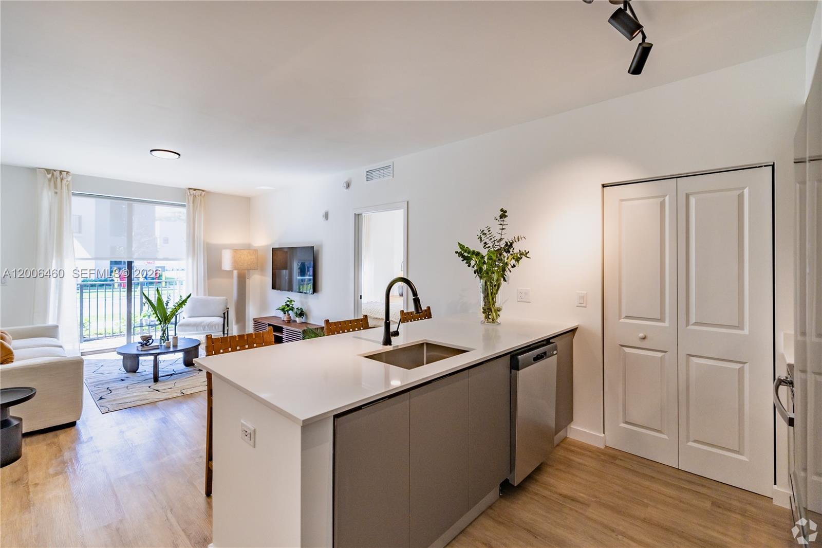 Property photo # 0