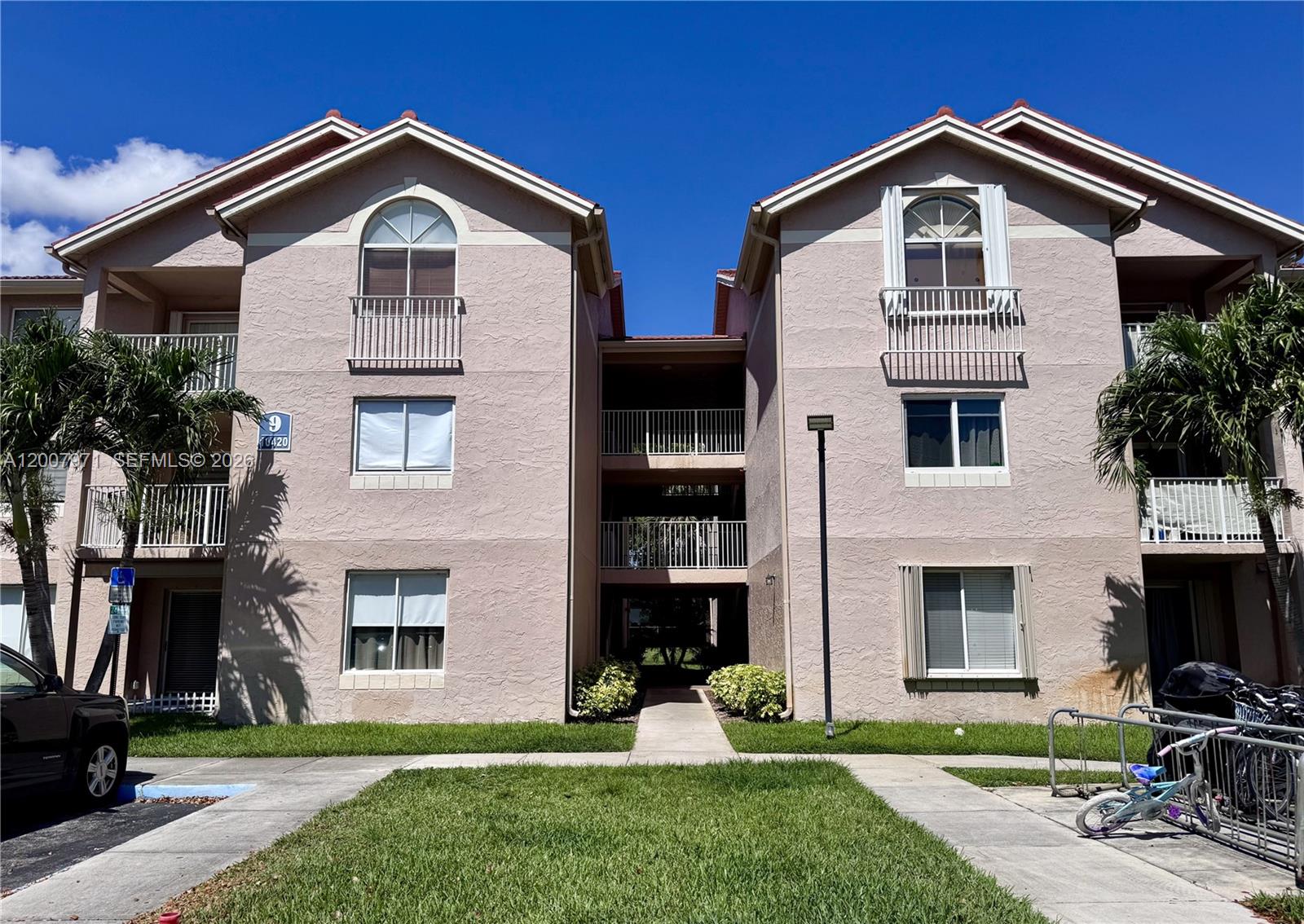 Royal Palm Place