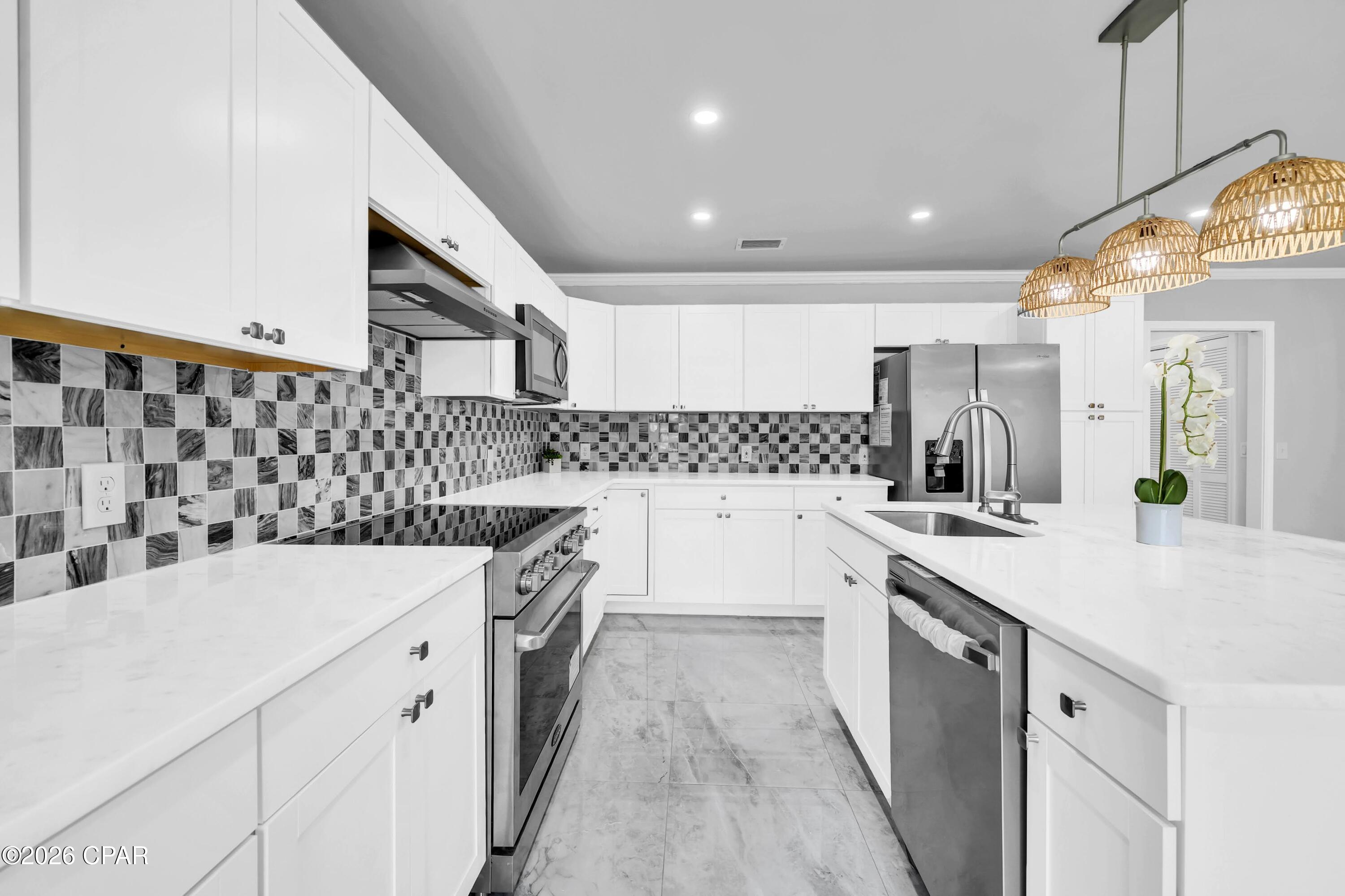 Image 11 For 8120 Lagoon Drive