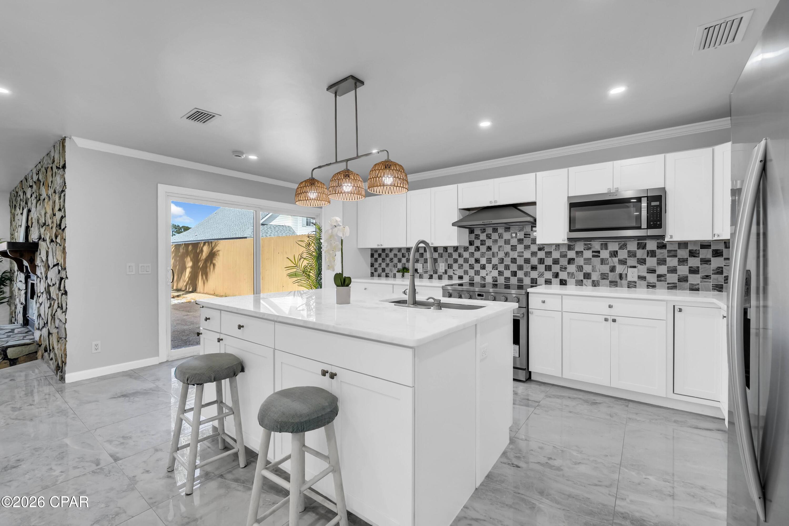 Image 6 For 8120 Lagoon Drive