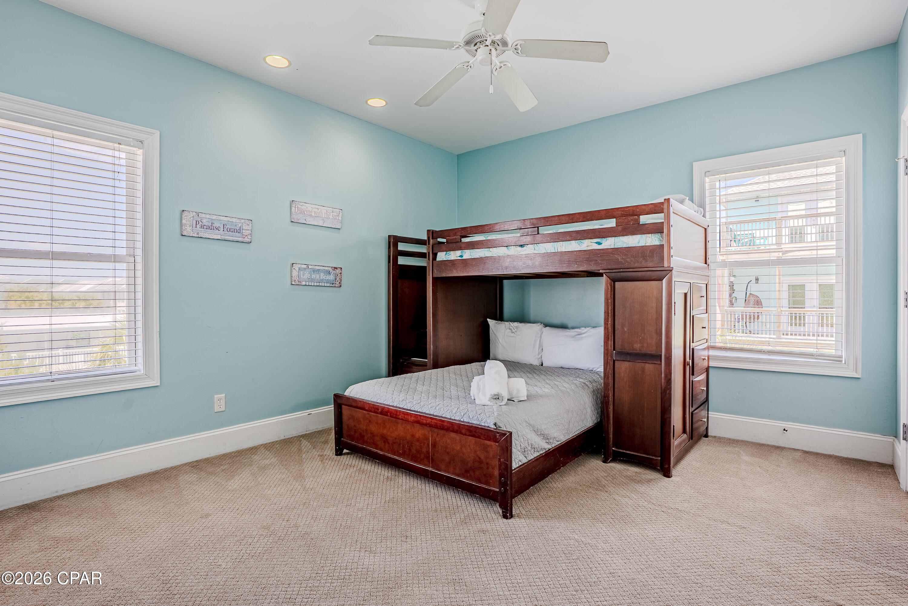 Listing photo id 29 for 5416 Gulf Drive