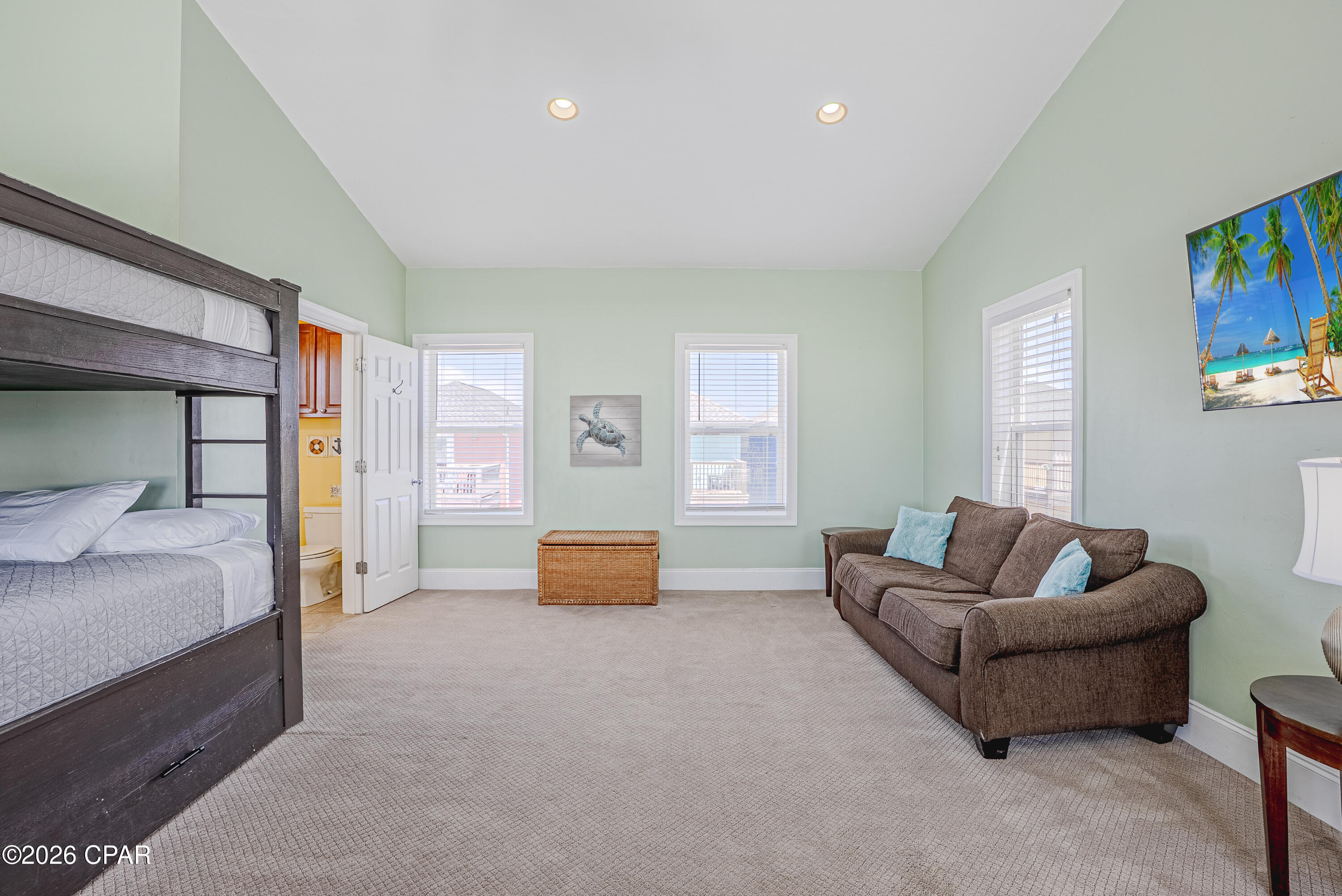 Listing photo id 32 for 5416 Gulf Drive