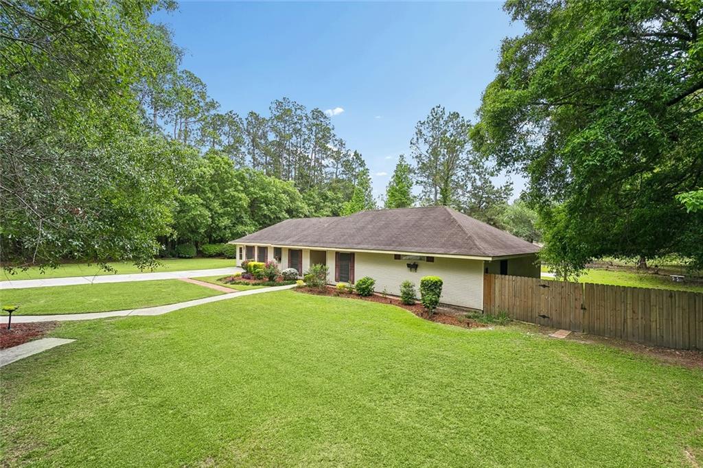 Homes for sale in Slidell, LA | 232 Chateau Dr, Slidell, LA 70460 | MLS# 2554901
