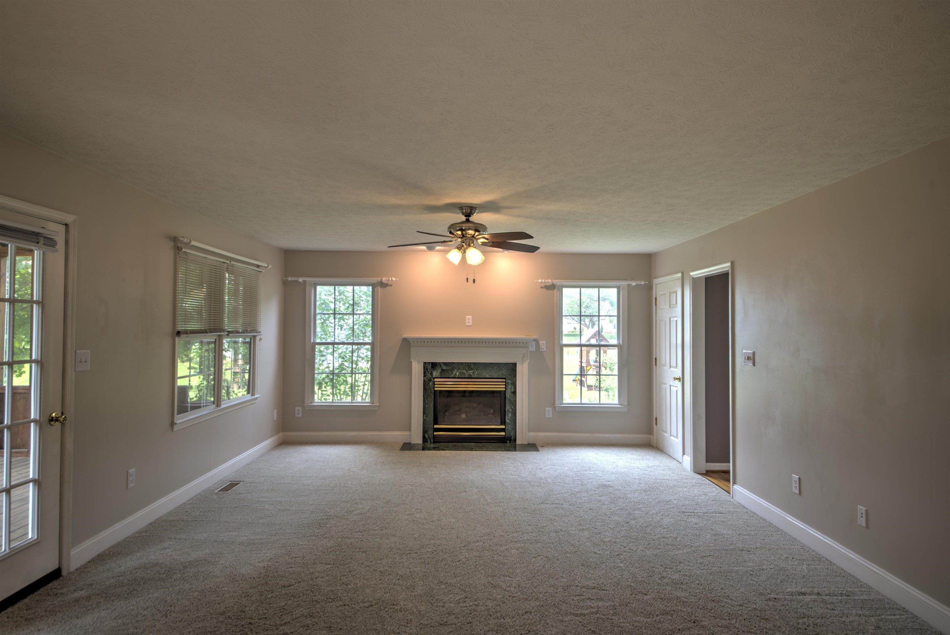 152 Nottingham Ln