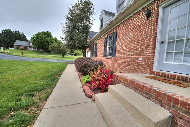 152 Nottingham Ln