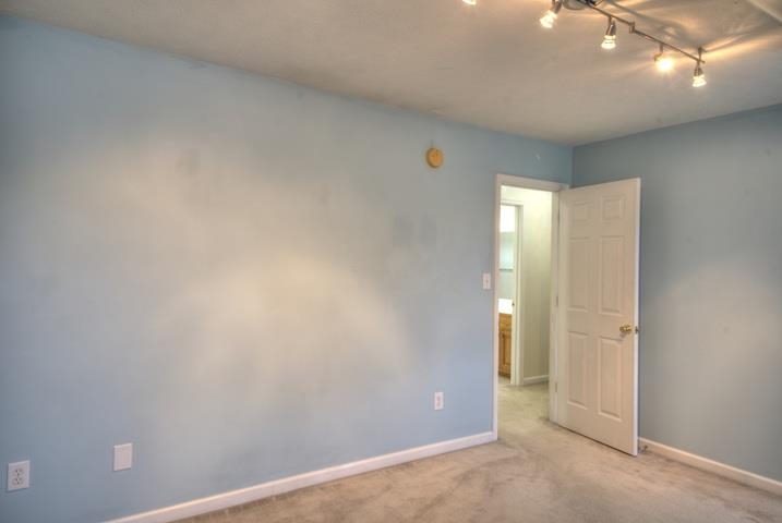 152 Nottingham Ln