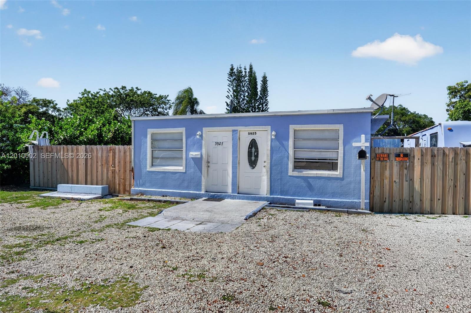 Homes for sale in South Miami, FL | 5925 Sw 64Th St, South Miami, FL 33143 | MLS# A12010002