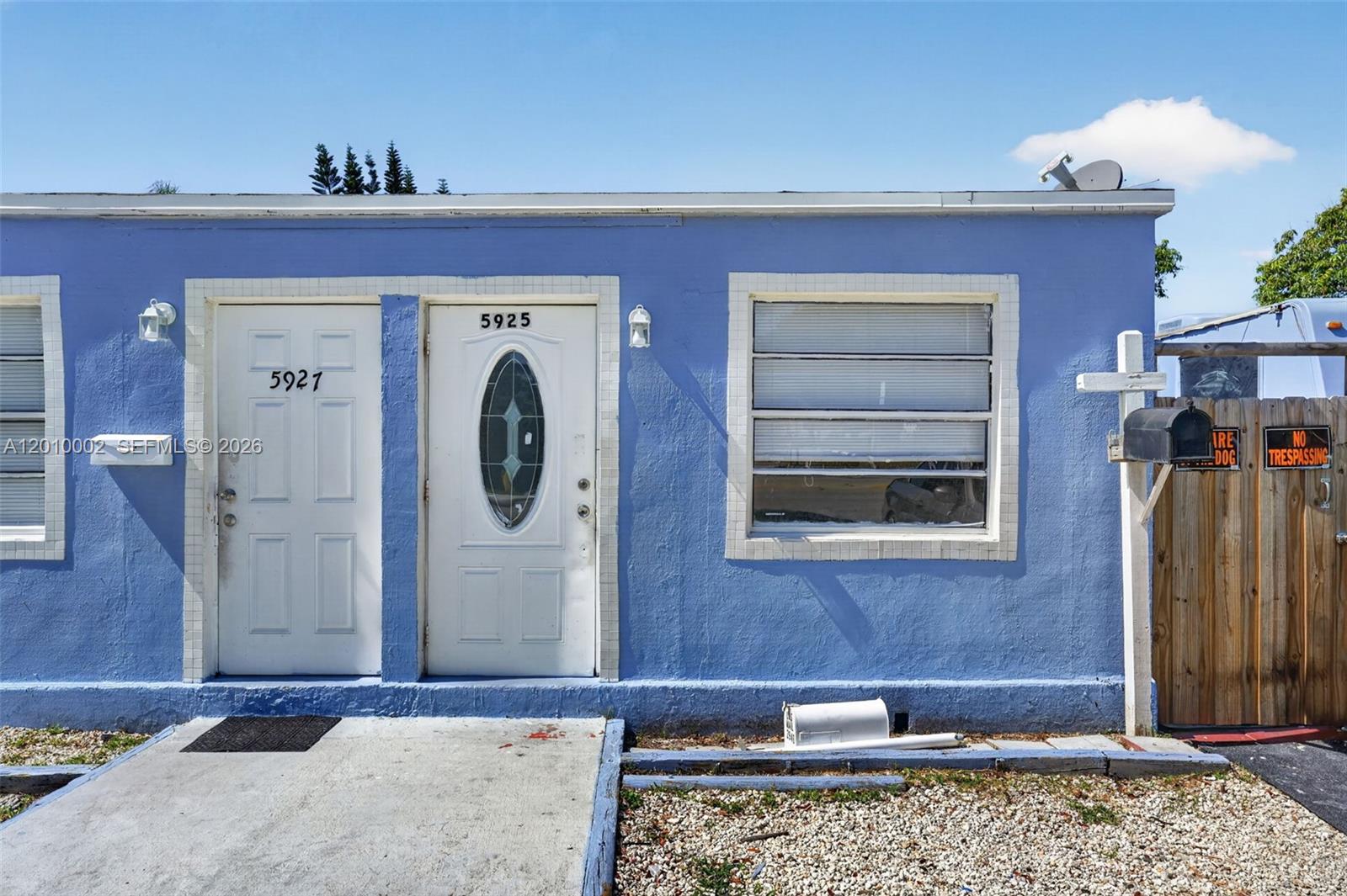 Homes for sale in South Miami, FL | 5925 Sw 64Th St, South Miami, FL 33143 | MLS# A12010002