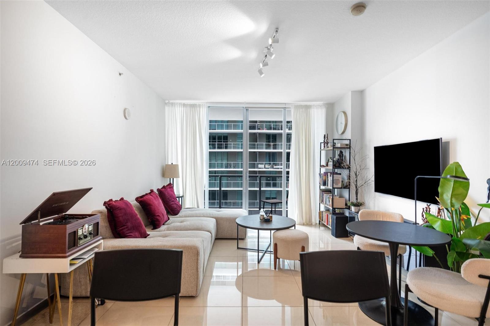 The Axis On Brickell Cond