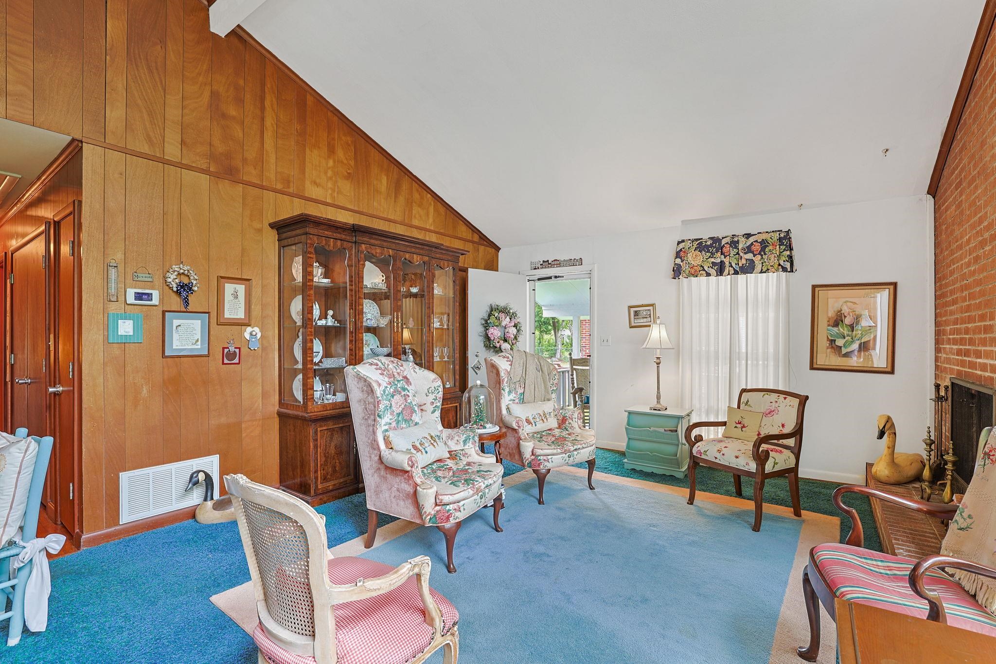2611112 | Photo 2