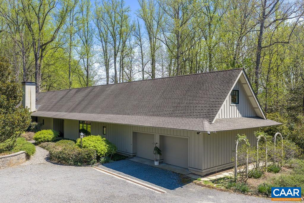889 Old Garth Rd