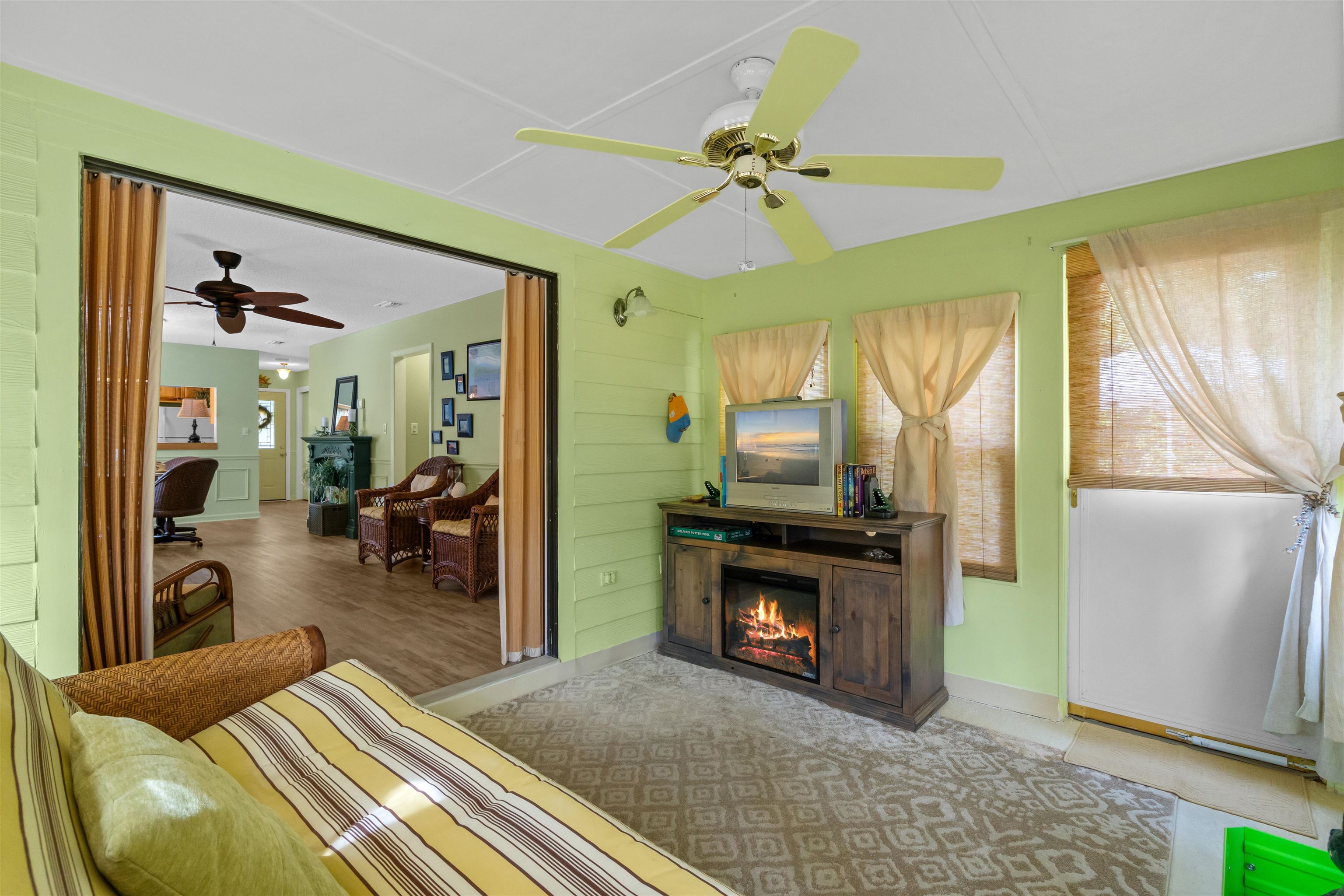 2611261 | Photo 23