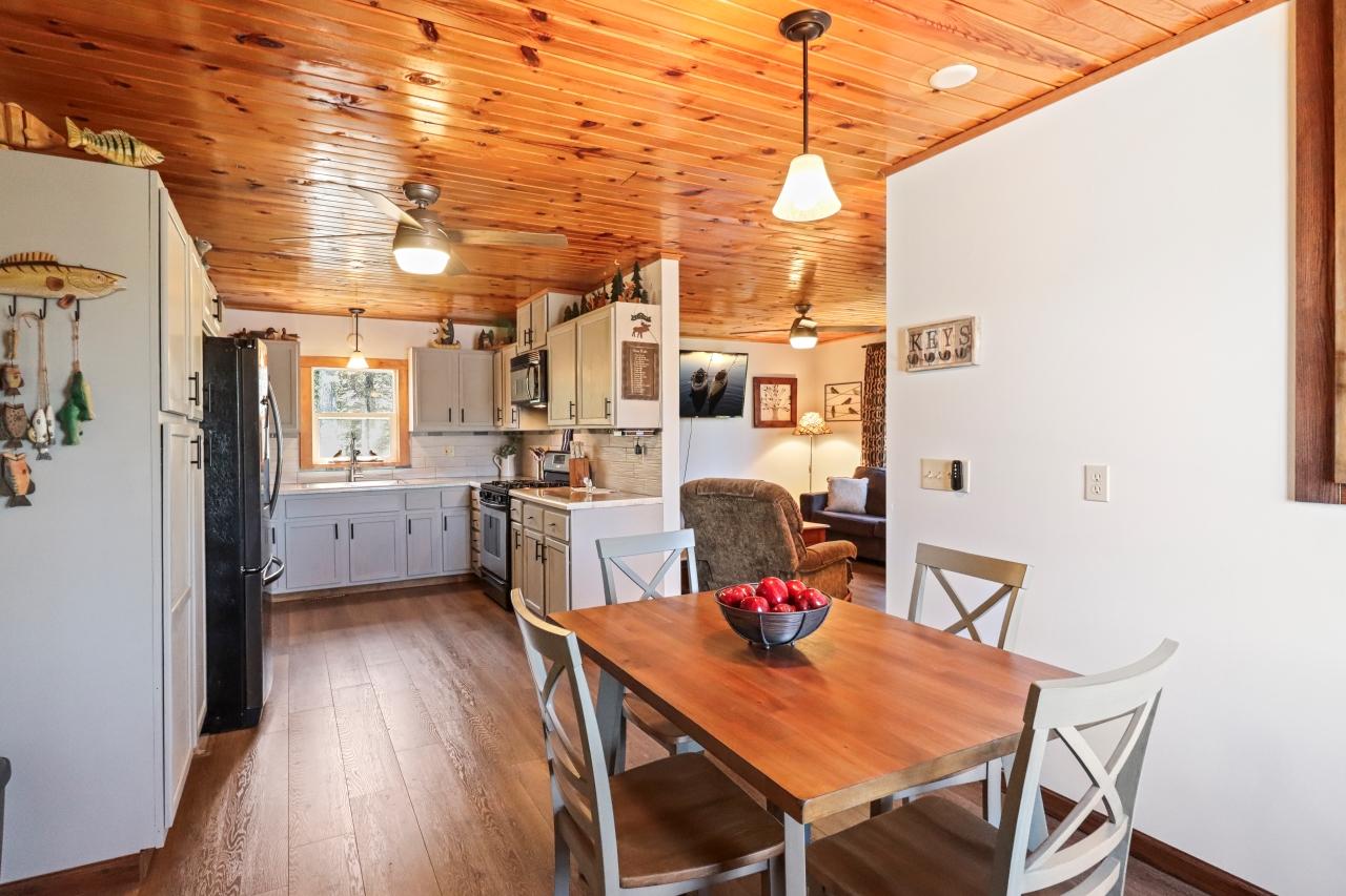 Diamond Lake (LDF) Property 8446 Mast Dr Photo 10