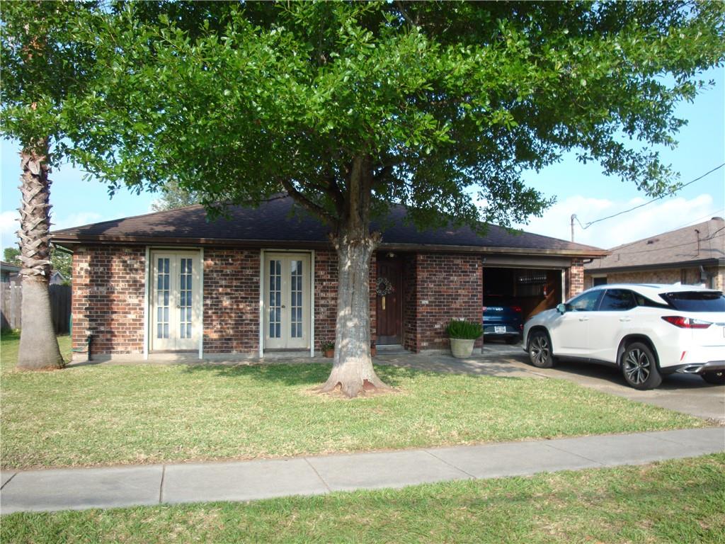 Single family home for sale at 954 Oak Ave, Harahan, LA 70123 | MLS# 2555826