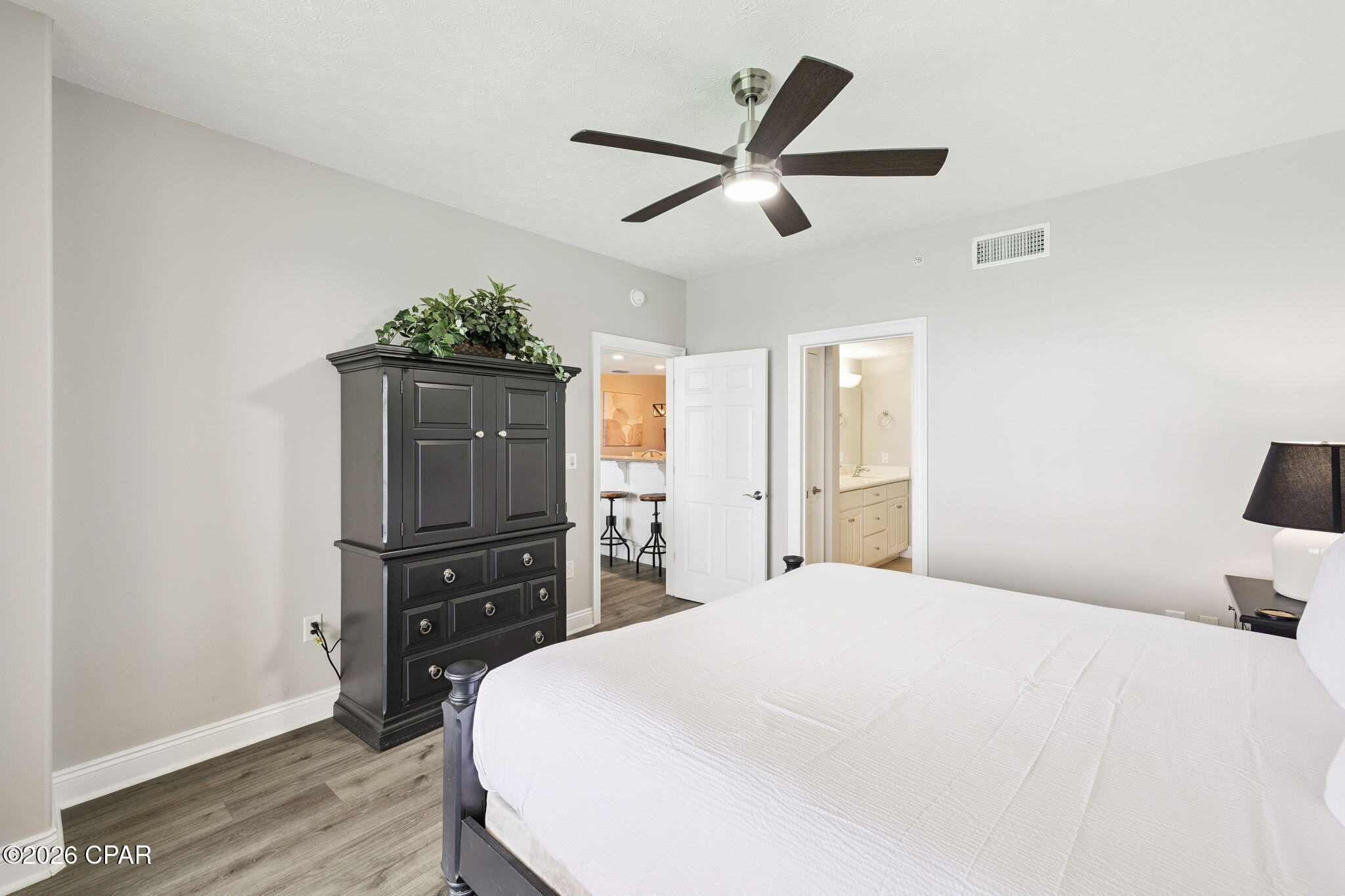 Listing photo id 31 for 5004 Thomas Drive 2102