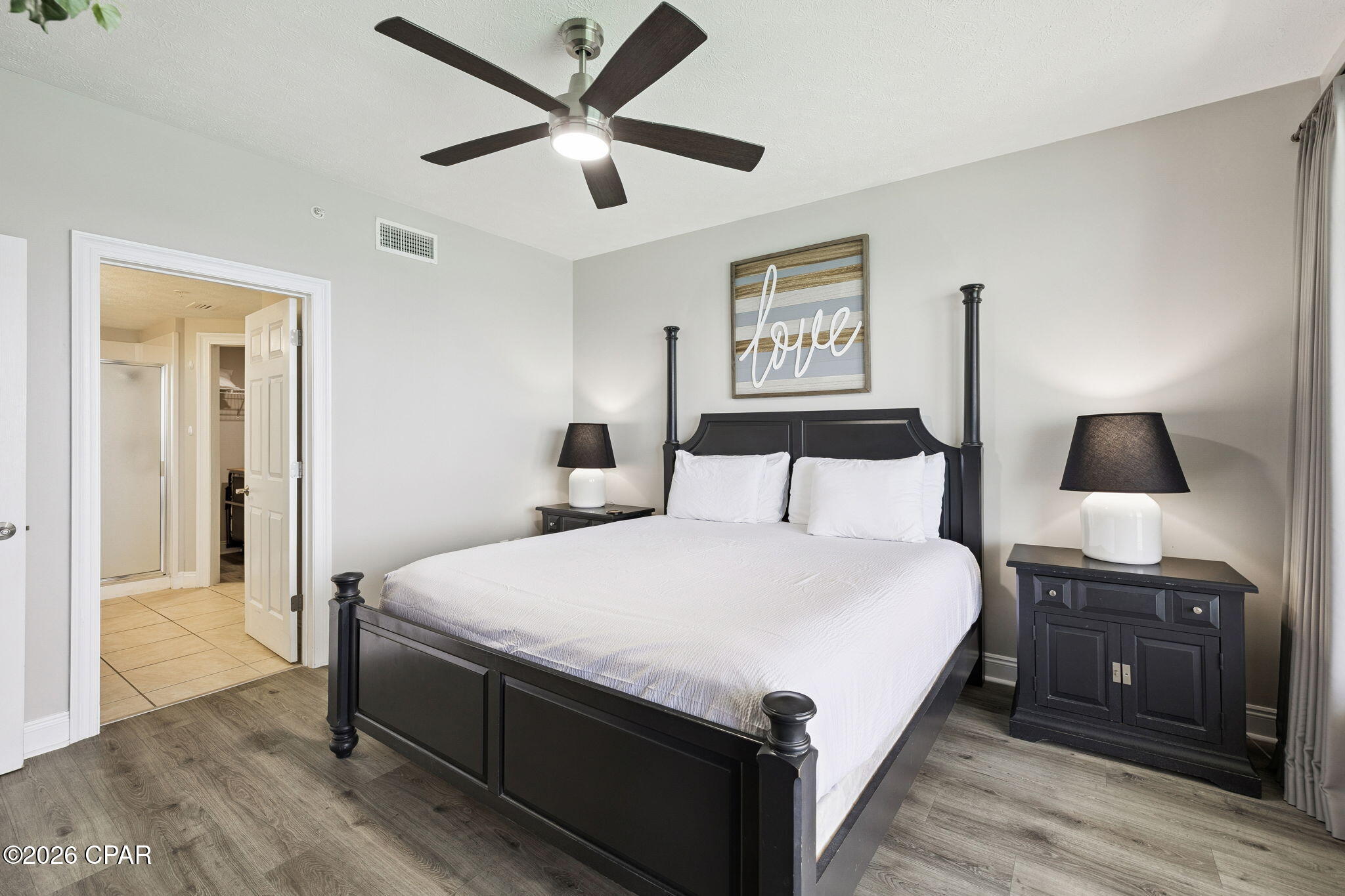Listing photo id 32 for 5004 Thomas Drive 2102