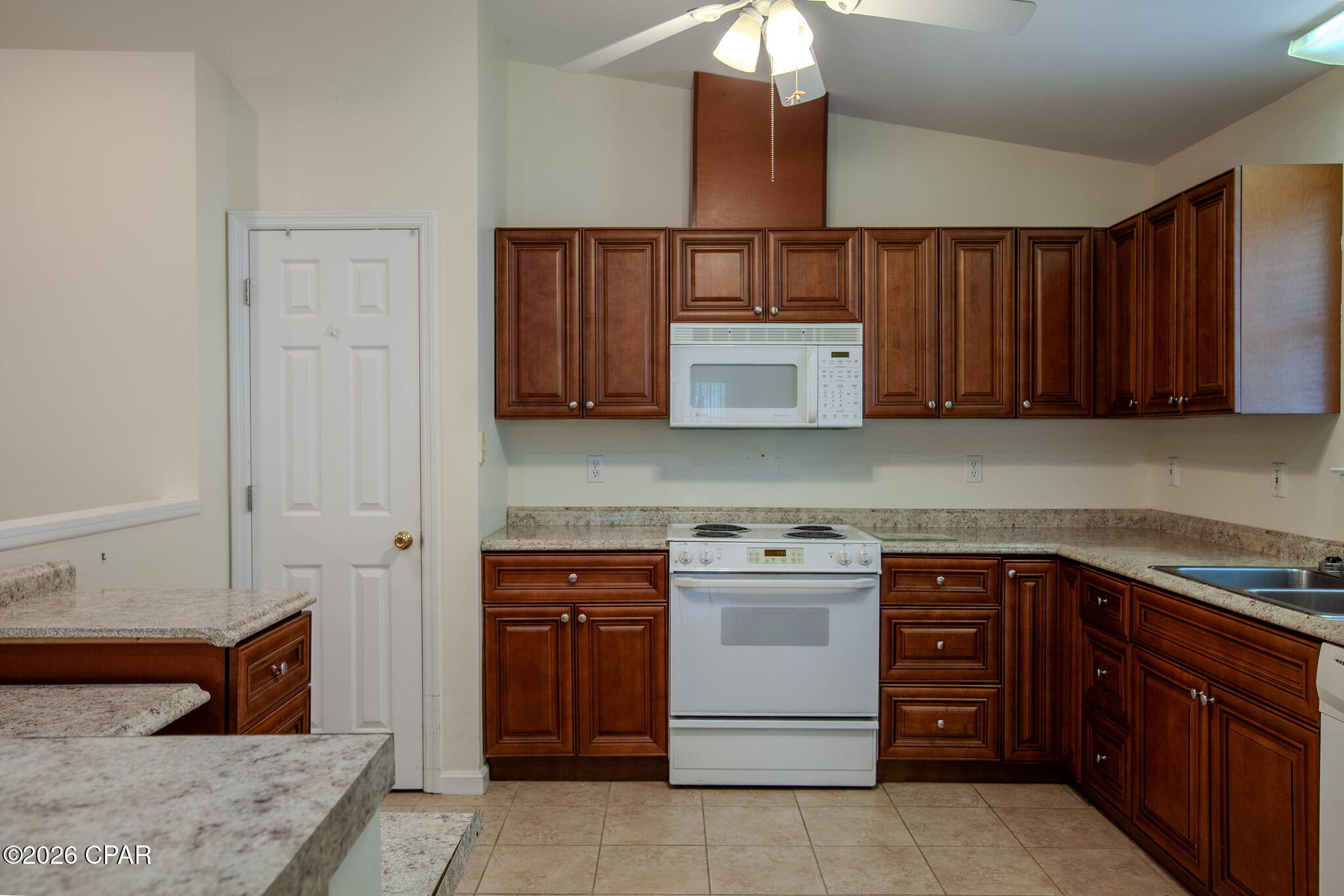 Image 11 For 215 Gulf Aire Drive