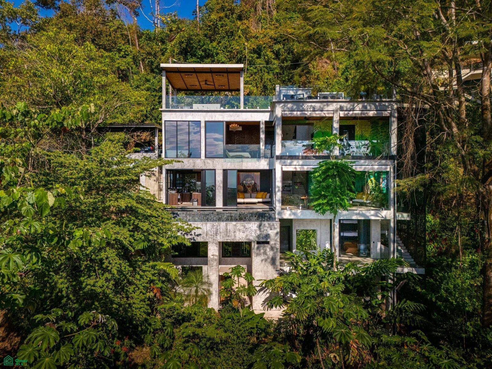 4 bed Single Family Homes For Sale in , Puntarenas - 1