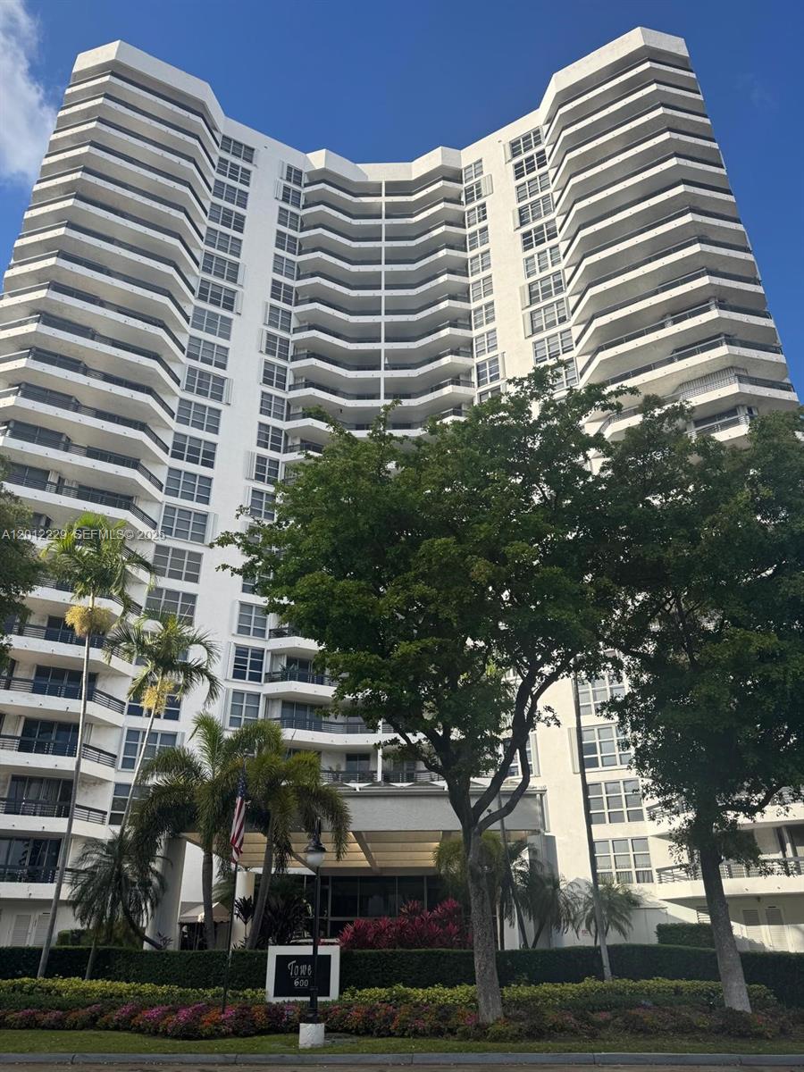 Mystic Pointe Tower 600 C