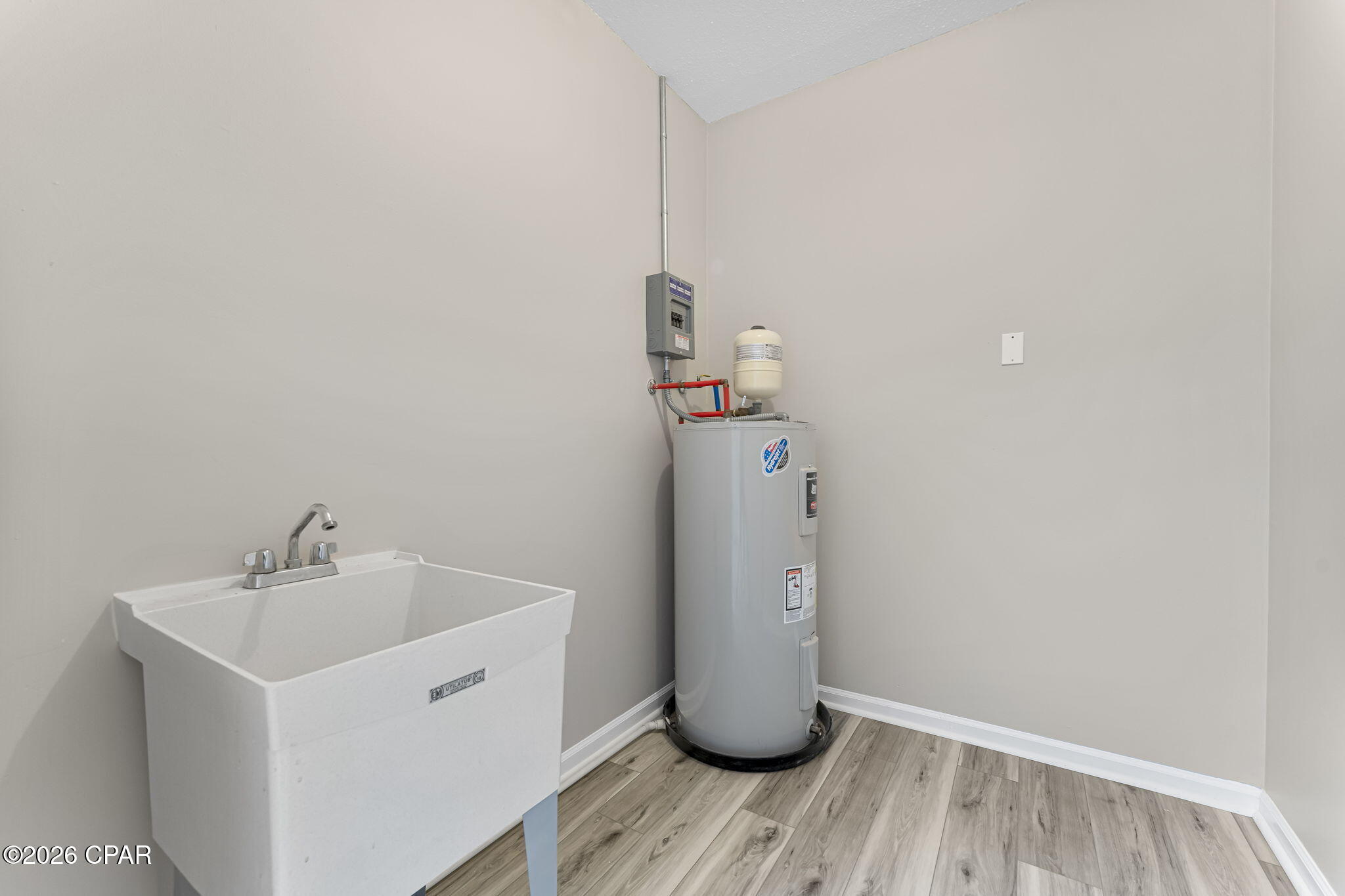 Image 12 For 6126 Thomas Drive B