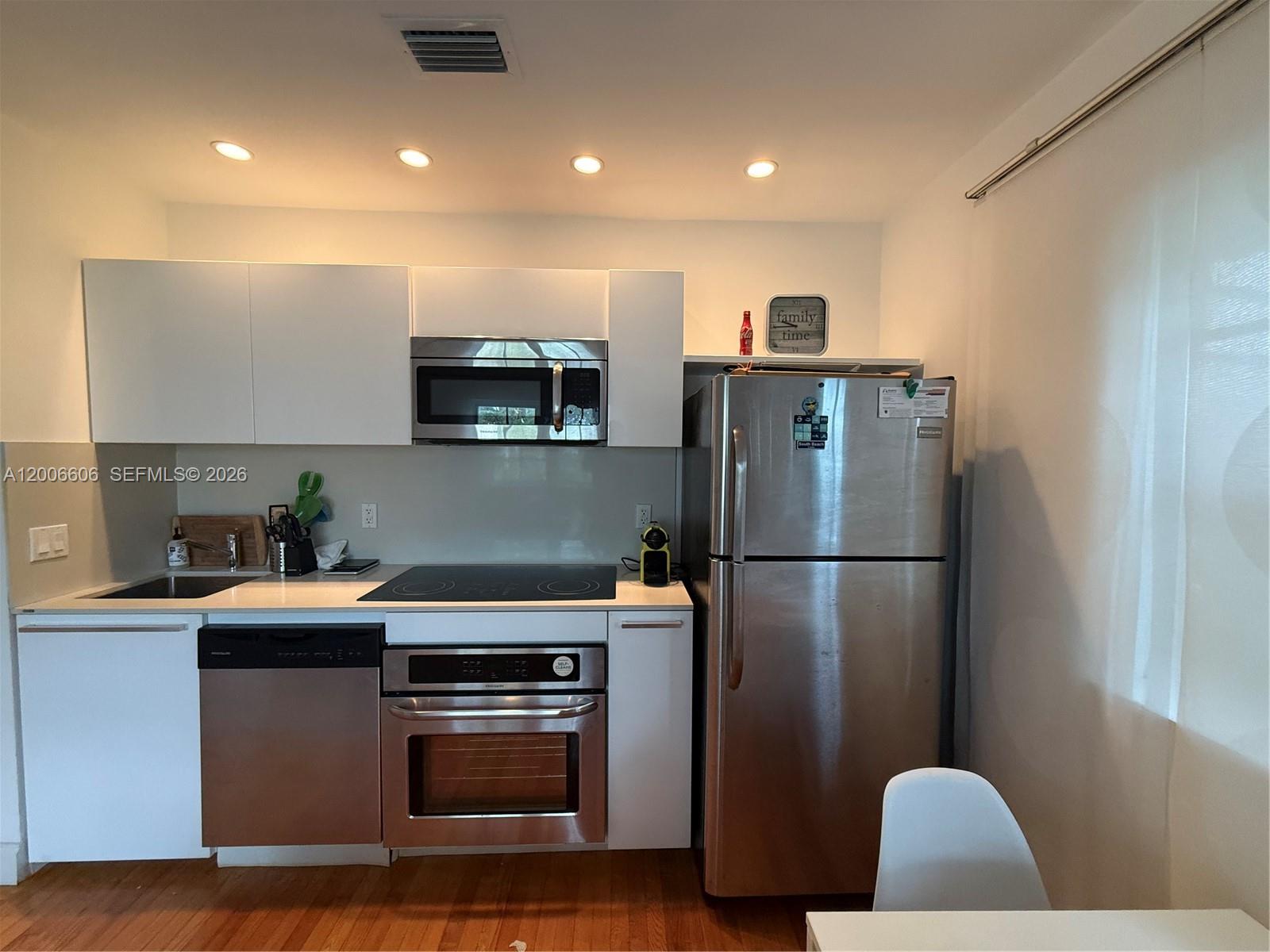 Essenza At 1410 Euclid Co