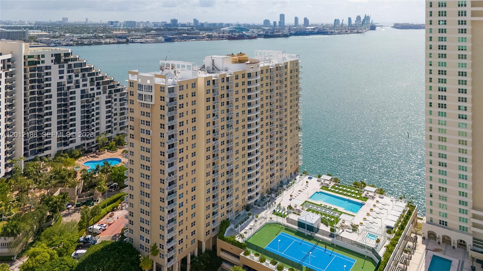 Isola Condo