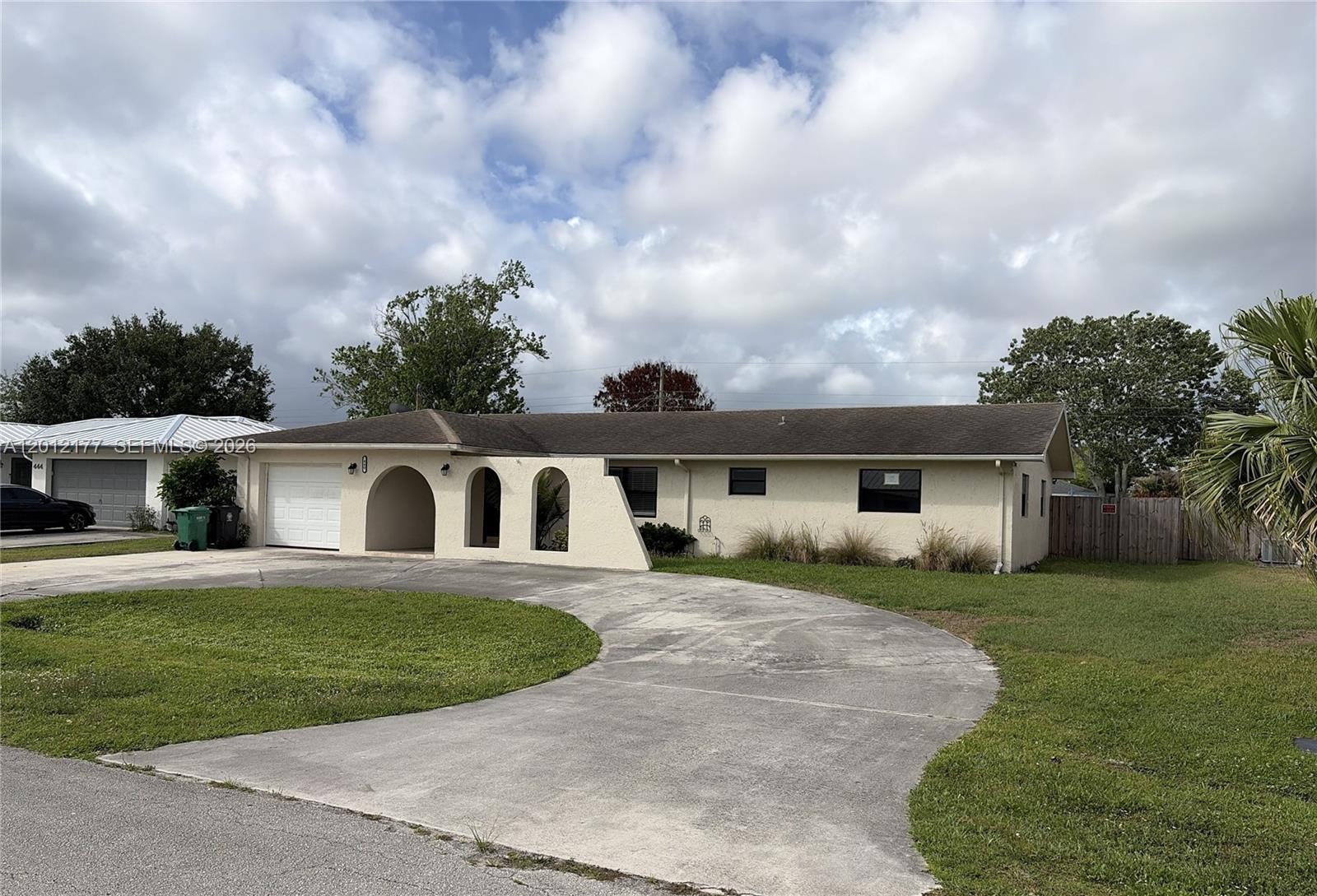 Homes for sale in Port St Lucie, FL | 440 Se Skipper Ln, Port St Lucie, FL 34983 | MLS# A12012177