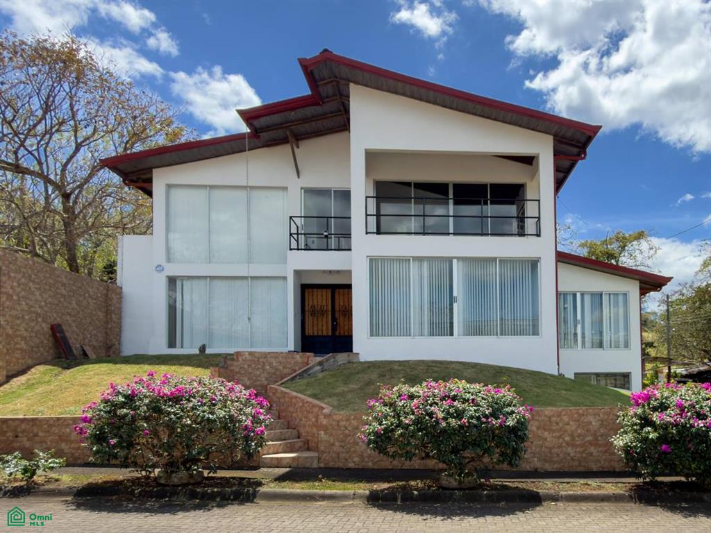 4 bed Single Family Homes For Sale in Atenas, Alajuela - 1