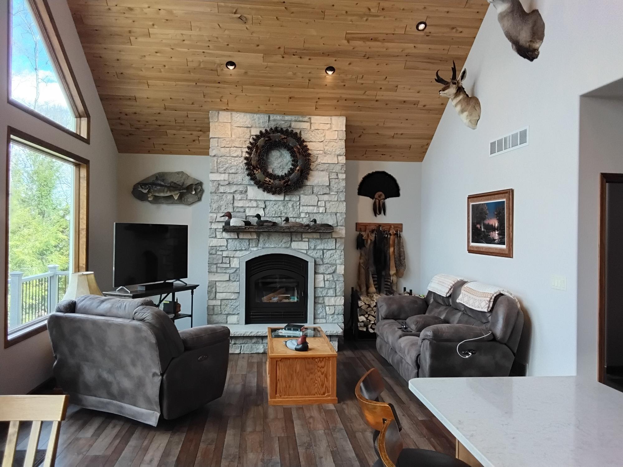 Diamond Lake (LDF) Property 8430 Mast Dr Photo 3
