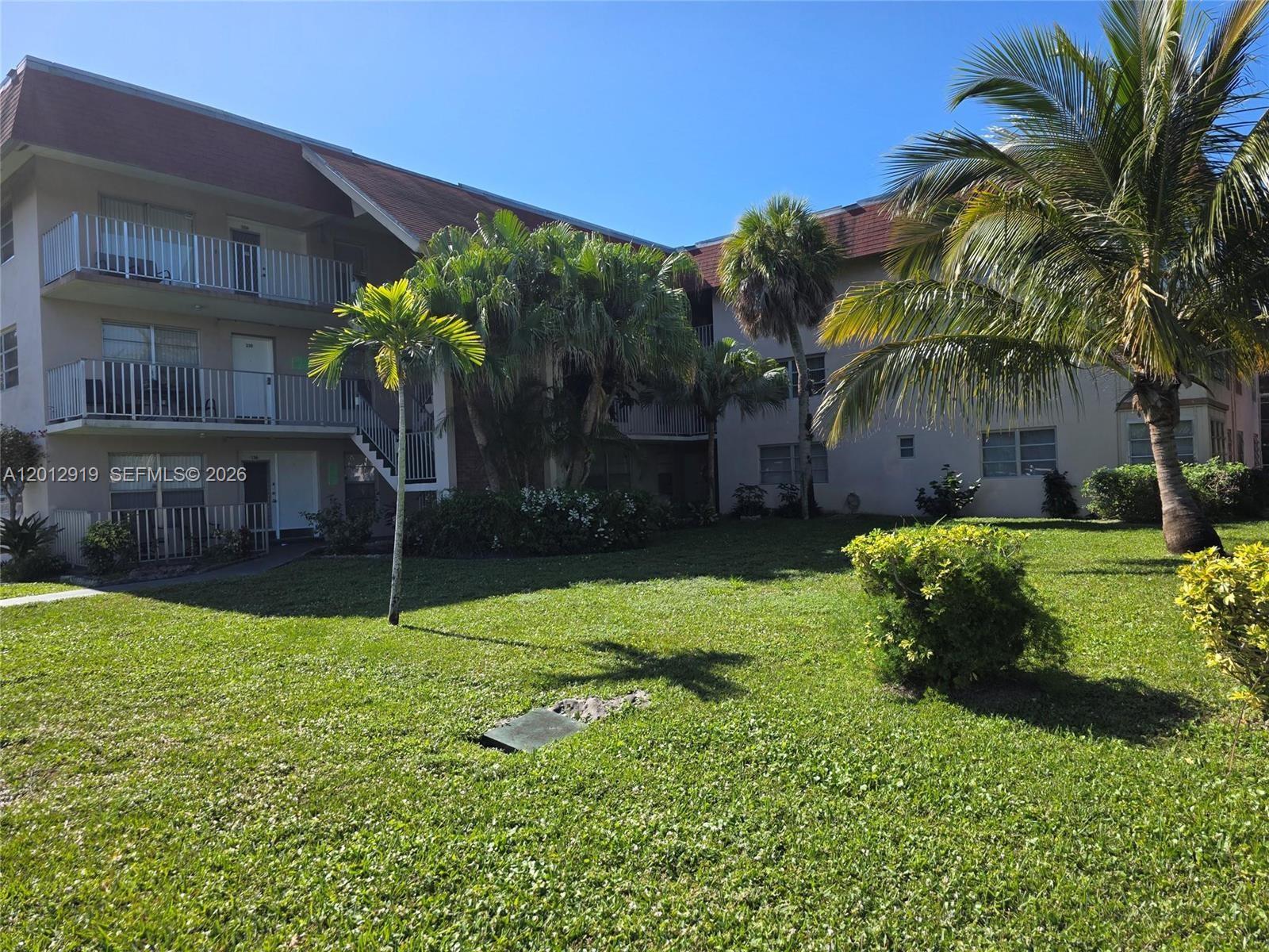 Lauderdale Oaks Condo I