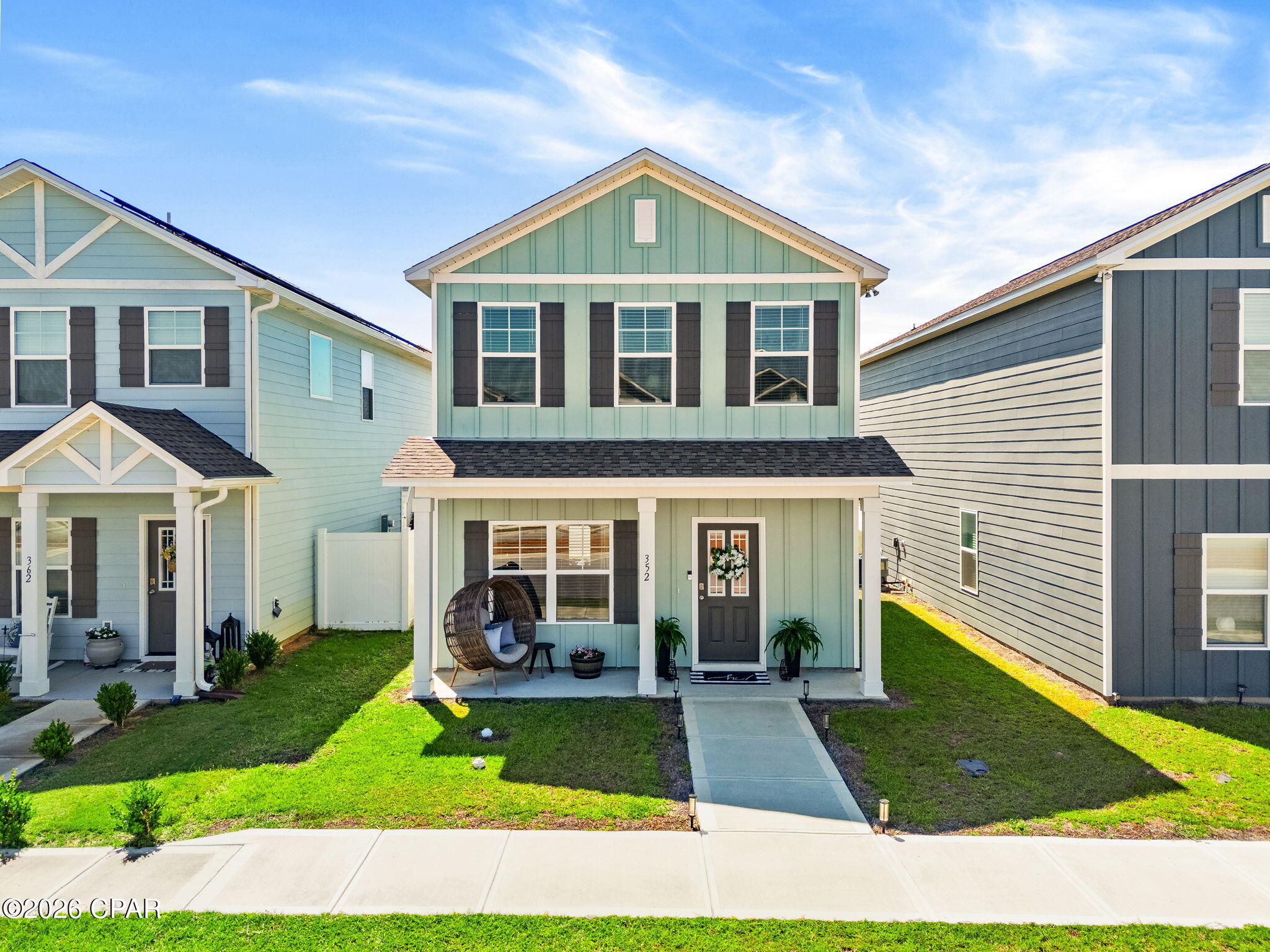 Listing photo id 1 for 352 Arrowwood Boulevard