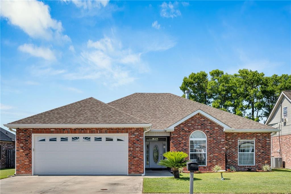 Homes for sale in Houma, LA | 212 Tulip Dr, Houma, LA 70360 | MLS# 2556618
