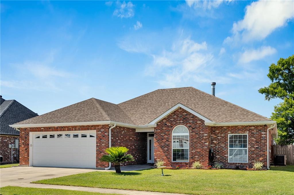 Homes for sale in Houma, LA | 212 Tulip Dr, Houma, LA 70360 | MLS# 2556618