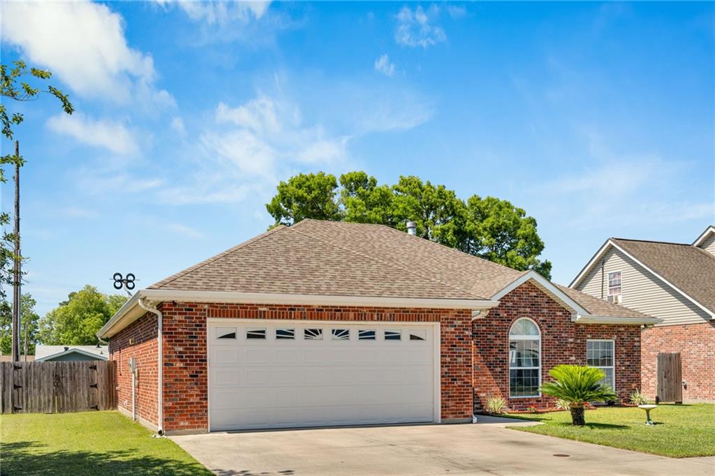 Homes for sale in Houma, LA | 212 Tulip Dr, Houma, LA 70360 | MLS# 2556618