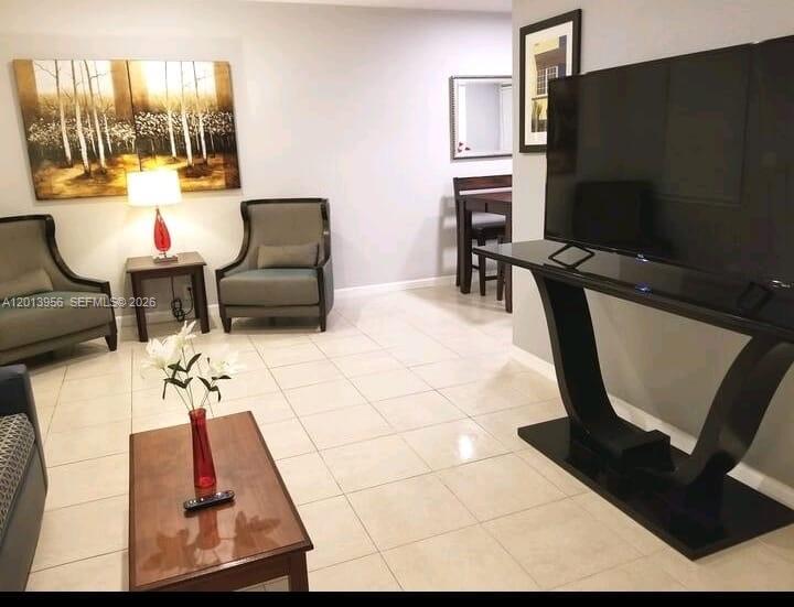 Hollywood South Side Add