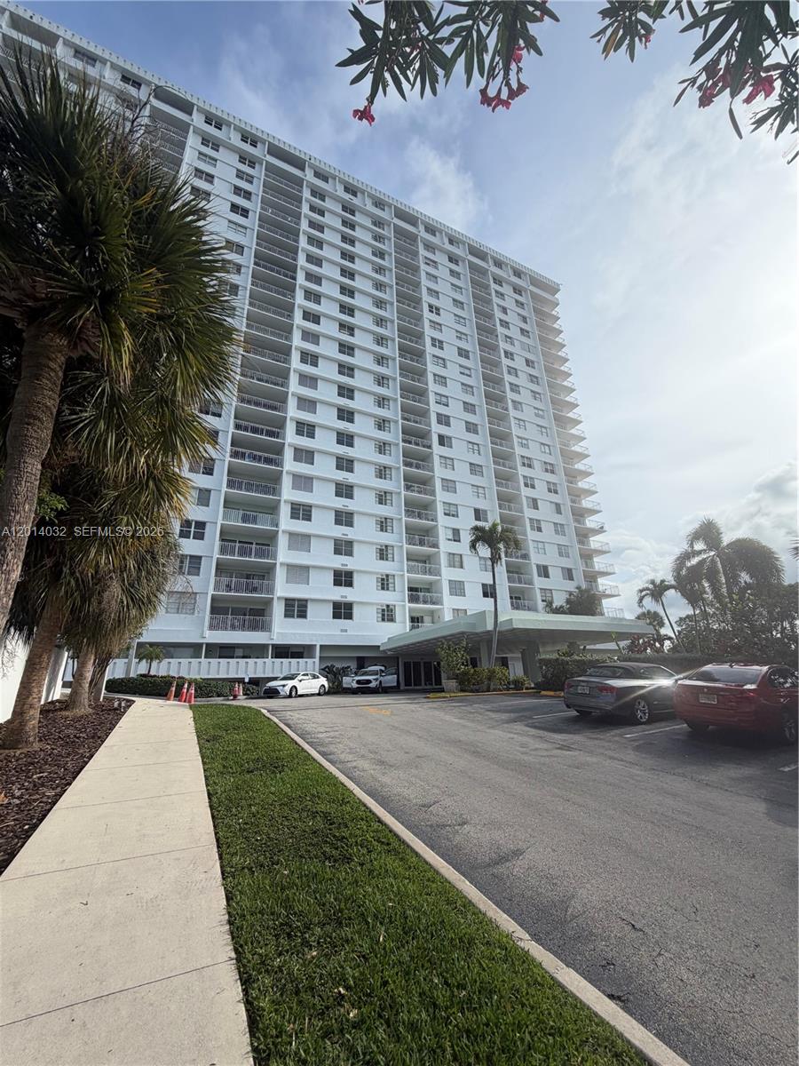 Arlen House West Condo