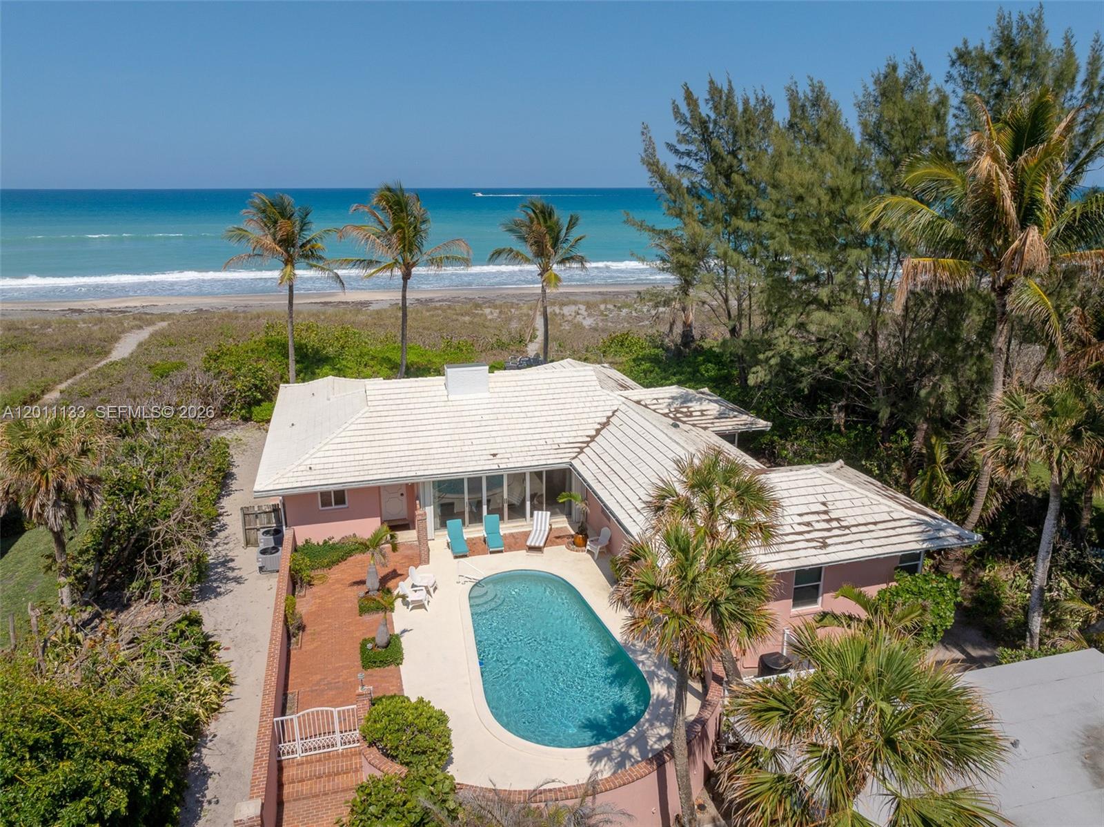 Homes for sale in Jupiter Island, FL | 55 N Beach Rd, Jupiter Island, FL 33455 | MLS# A12011133