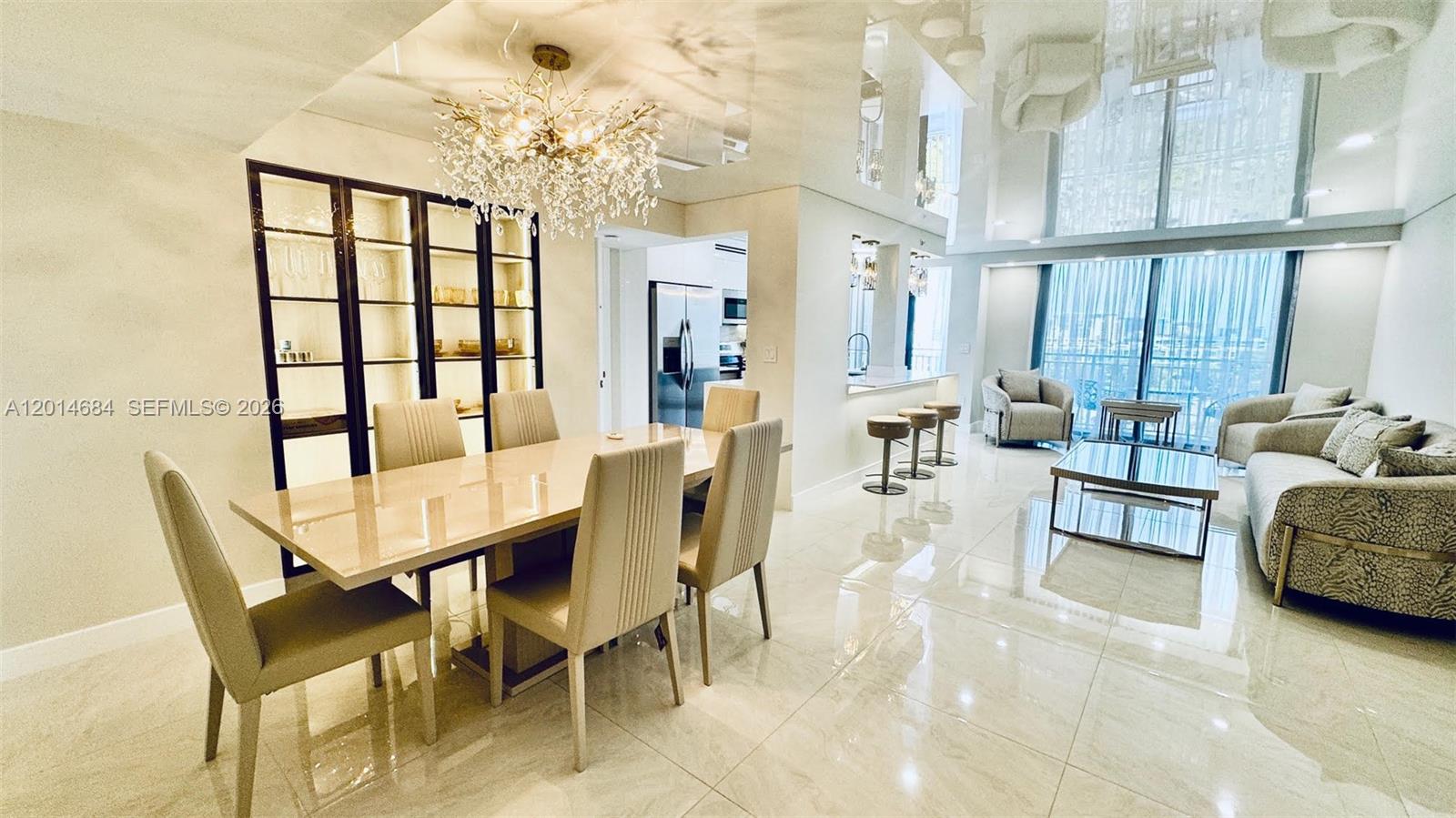 Winston Towers 600 Condo