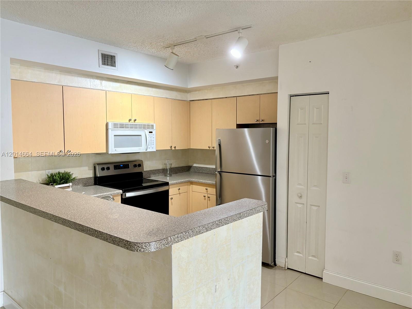 El-Ad Nob Hill Condo