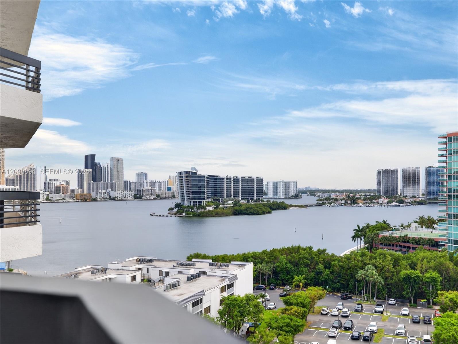 Mystic Pointe Tower 600 C