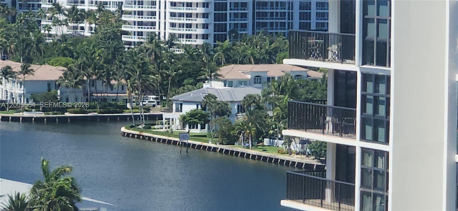 Hemispheres Condo Bay So