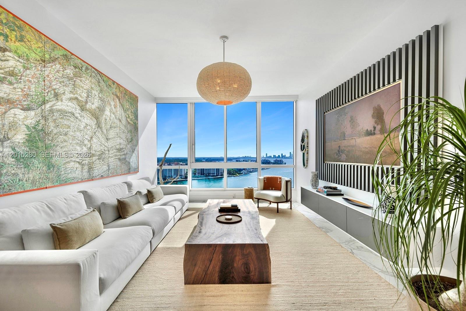 Continuum On South Beach