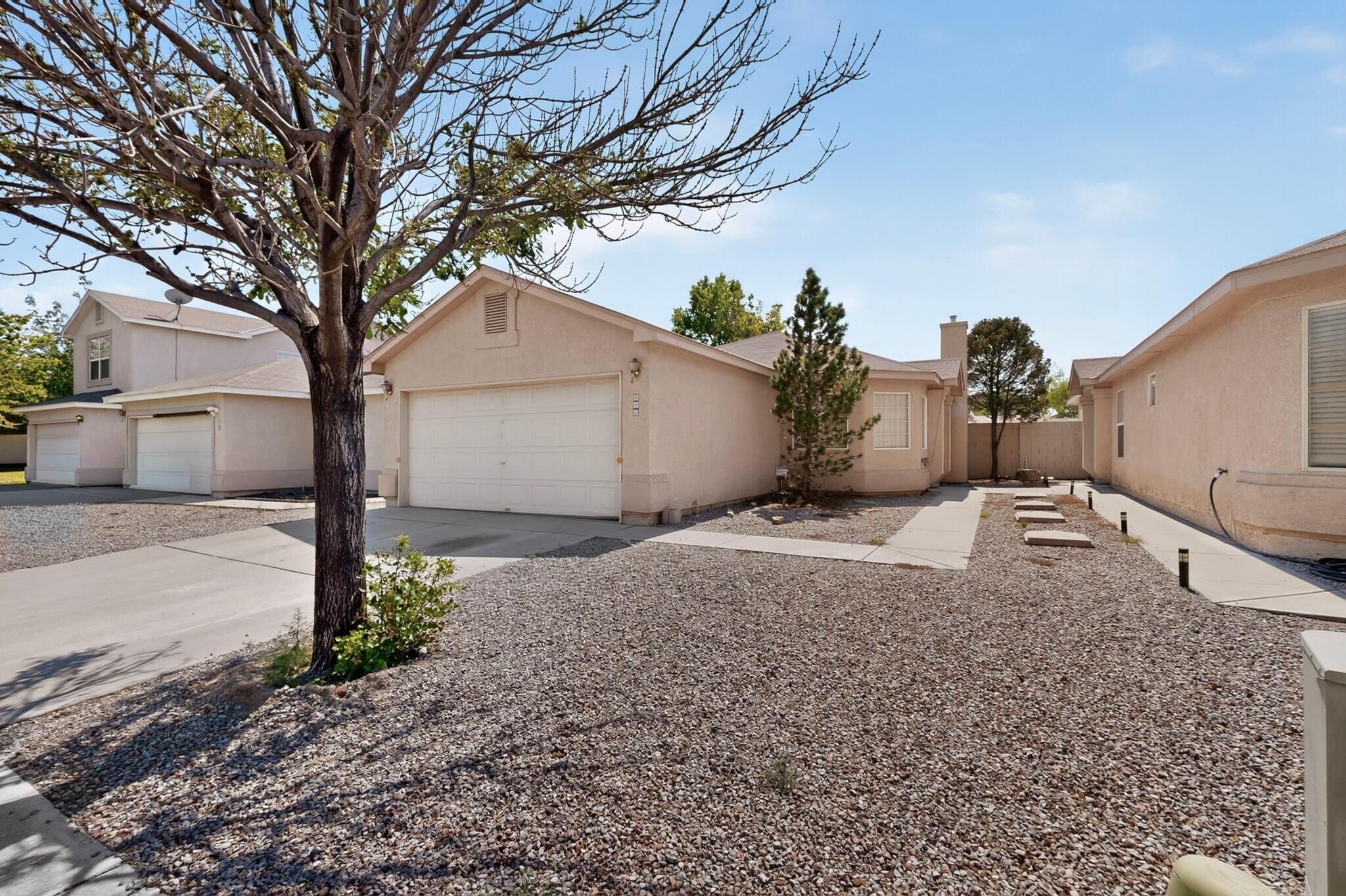 631 Vista Luna Lane SW, Albuquerque
