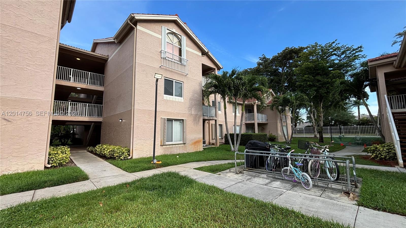 Royal Palm Place