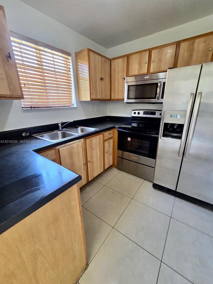 Aqua Vista Townhomes Cond